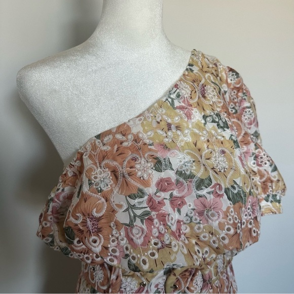 En Saison Floral Eyelet One Shoulder Puff Sleeve Top Size S - Picture 6 of 6